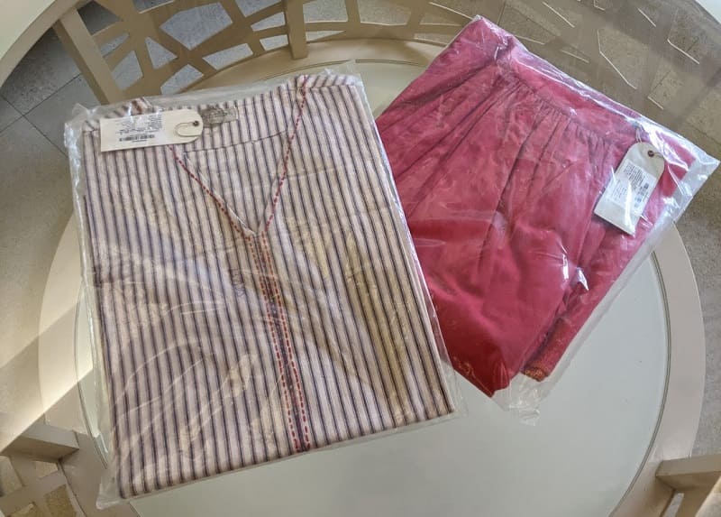 Ancestryのトップスとワイドパンツ