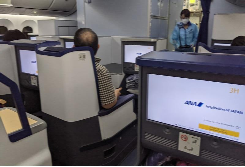 NH830機内(ビジネスクラス)