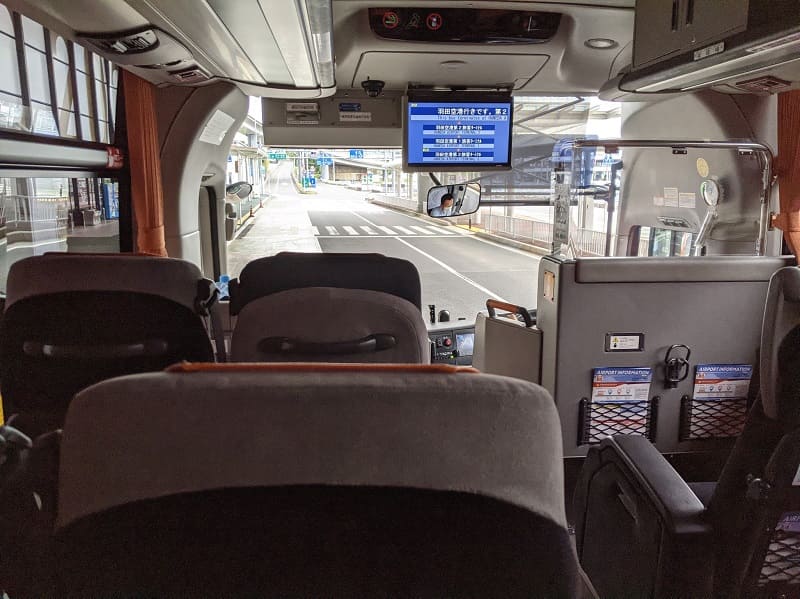 羽田空港へ向かうリムジンバス