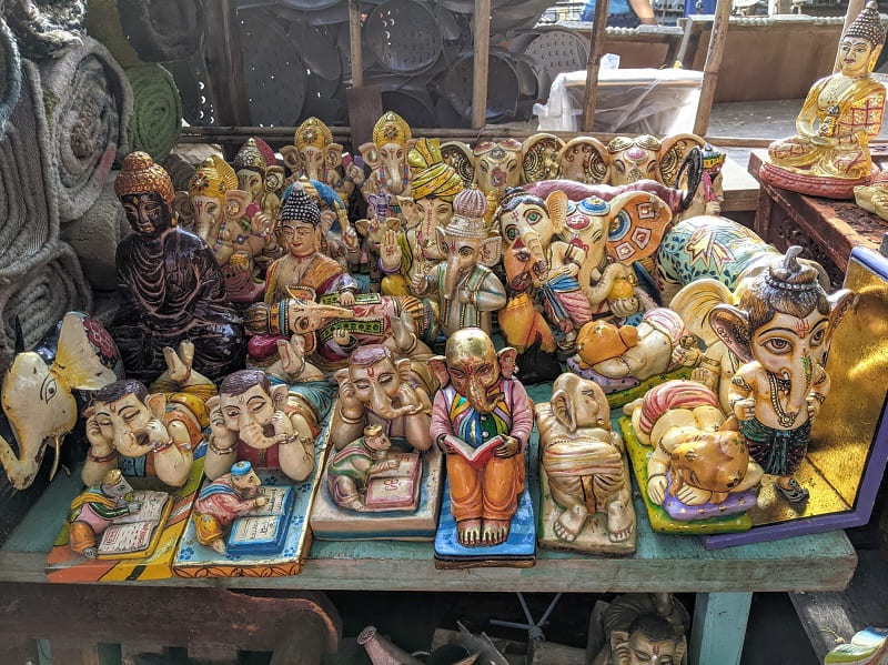 Banjara Market（ガネーシャとブッダのオブジェ）