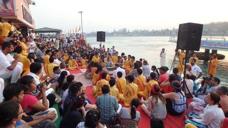 パーマスニケタンアシュラムの夕方のセレモニー（Ganga Aarti）