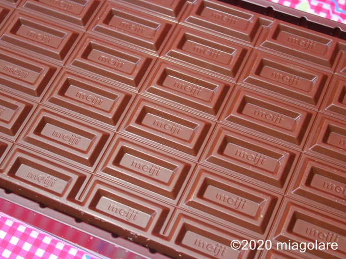 普通サイズの8倍 超ビックなミルクチョコレート 明治 Miagolare