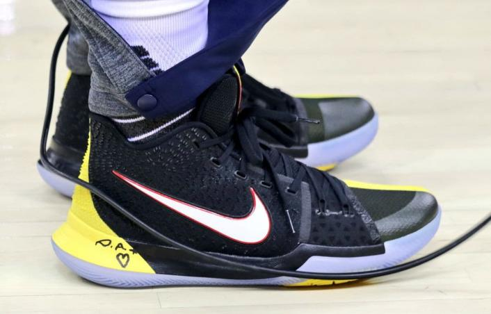 kyrie irving mismatched shoes