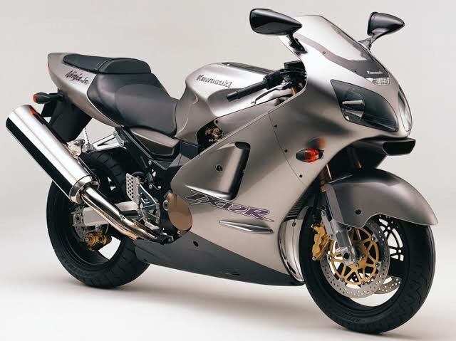 おバイクマン コリアグランドセール 2025 カワサキ》ZX-4Rシリーズ入荷