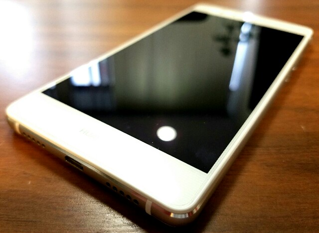 f:id:chehonz5:20161001022705j:plain 洗練されたデザインに魅力的な価格『HUAWEI P9 lite』を購入レビュー&使用感!-「ZenFone3 5.2インチ」と迷うのも分かる仕上がりに