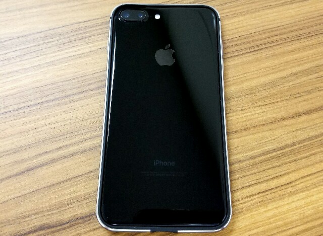 f:id:chehonz5:20161012131248j:plain ジェットブラックユーザー必見:iPhone7 / iPhone 7 Plusのお薦めケースはコレ!!現状コレ以外考えられない、全面ガラス保護フィルムとの相性も良い◎