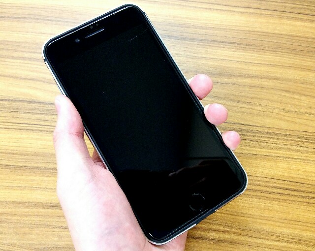 f:id:chehonz5:20161012134618j:plain ジェットブラックユーザー必見:iPhone7 / iPhone 7 Plusのお薦めケースはコレ!!現状コレ以外考えられない、全面ガラス保護フィルムとの相性も良い◎