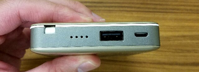 f:id:chehonz5:20161107204052j:plain iPhone 7シリーズでも使える:「OLALA MFi認証済みモバイルバッテリー7500mAh ライトニングケーブル&USBケーブル内蔵」ケーブル内蔵で持ち歩かなくても良いのでとっても便利!