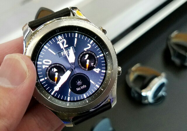 f:id:chehonz5:20161202162229j:plain 「Gear S3」実機フォトレビュー!国内未発売サムスン新型スマートウォッチ、高級感あるデザインが特徴!