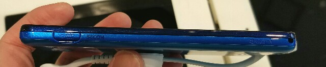 f:id:chehonz5:20170112102130j:plain 「miraie f KYV39」実機先行フォトレビュー!ー防犯ブザーや居場所確認機能搭載、最も安心安全なスマホミライエ