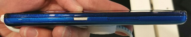 f:id:chehonz5:20170112102137j:plain 「miraie f KYV39」実機先行フォトレビュー!ー防犯ブザーや居場所確認機能搭載、最も安心安全なスマホミライエ