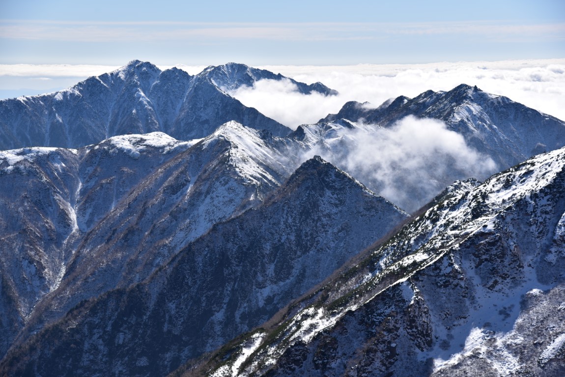 稜線が好き】”絶景に心奪われる稜線山歩”おすすめの登山ルートはこれ! - 登山女子のぽんこつ日記~はじめての登山やコース、装備など~
