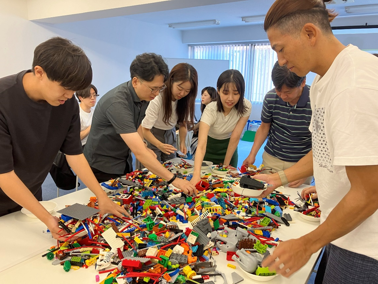 レゴ®ブロックでチームメンバーの相互理解を深めよう!