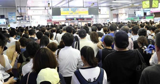 改札大混雑