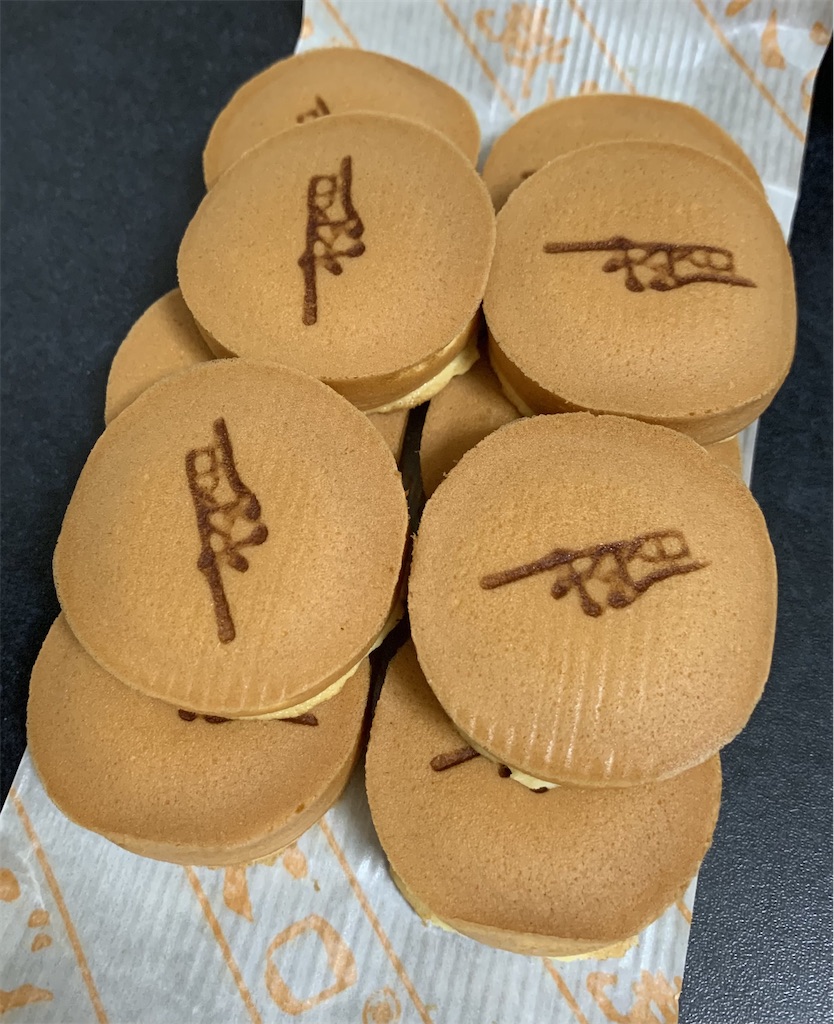 ロンドン焼き確認用 京都名物かすてら饅頭ロンドンヤ「ロンドン焼」の上の焼印は何