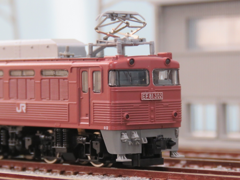 TOMIX　EF81　30２ローズピンクパイピング加工　メイクアップ・精密加工品 新 EF81 ローズが入線です！TOMIX 7121 新型モーター搭載