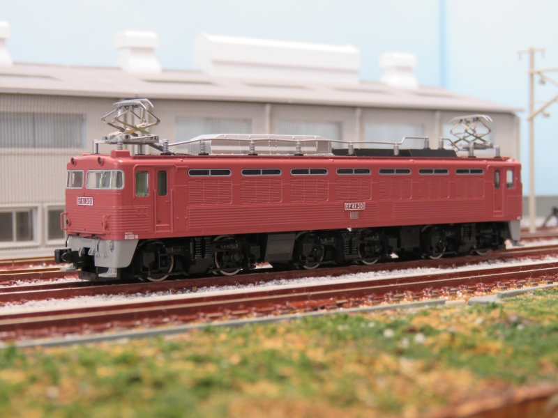 16番 HO ステンレスボディのローズピンクのゆうづる牽引機を増車