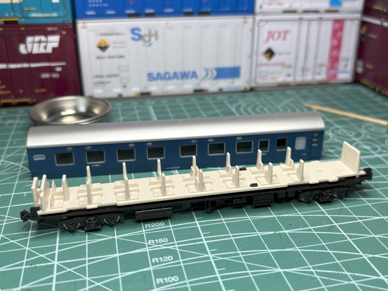 KATO オロネ10 集電部分清掃と室内灯取り付け - NEW CHIBA TRAIN NET