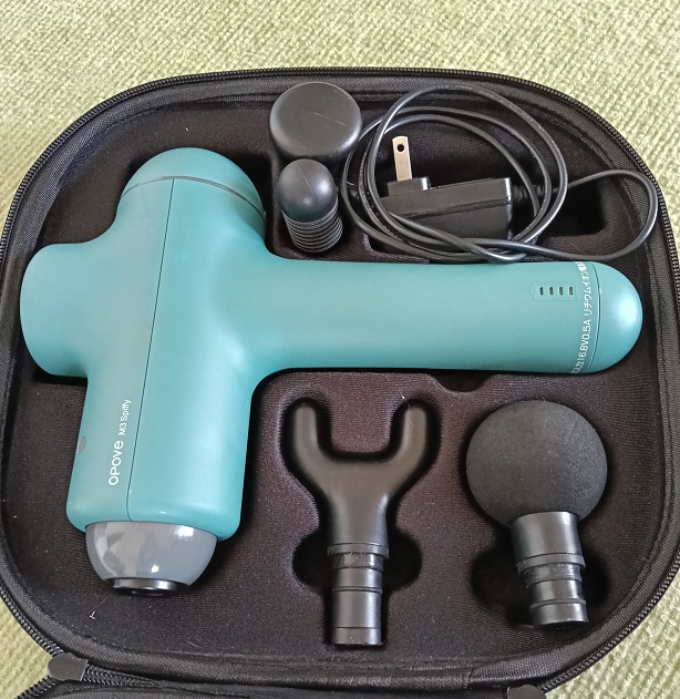 コストコ マッサージガンSHARPER IMAGE パワーブーストマッスルガン 
