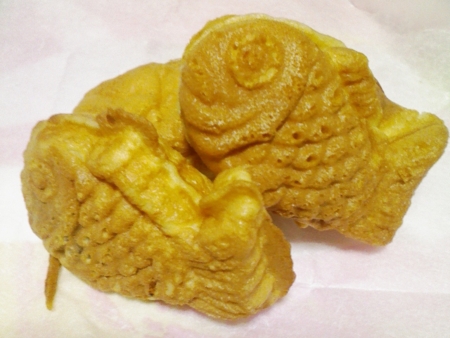 ちっちゃい鯛焼。（三越前付近）