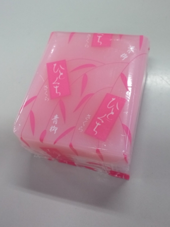 青柳総本家「ひとくちういろ（さくら）」。