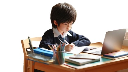 集中力が続かなかった小学生がリビング学習をしている画像5