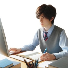 一人親の中学生が勉強をしている写真14