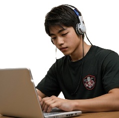 中学生が慶応大学生のオンライン家庭教師に勉強を教えて貰っている写真5