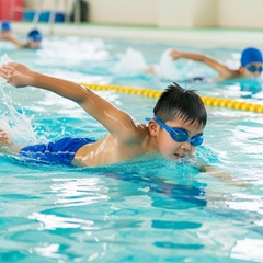 体育が苦手な小学生の男の子が泳げるようになった画像