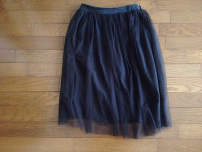 黒いチュールスカート