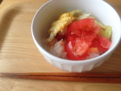 キャベツと卵とトマトのミニ丼