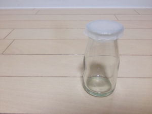 プリンが入っていたビン