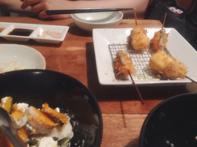 串カツとサラダ