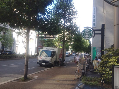 スタバ京都烏丸六角店 入り口