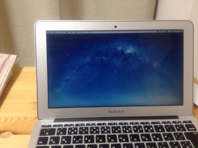 MacBookAir ブルーライトカットフィルム貼った後