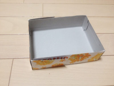 ティッシュの箱をカットして短く