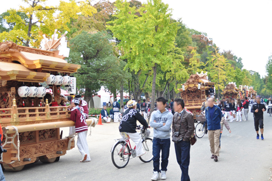大阪城公園のイチョウ並木