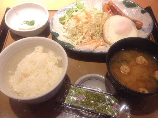 やよい軒の朝ごはん 目玉焼き定食