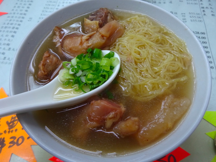 源興隆麺家 の牛スジ麺 ワンタン麺 と親切な日本語おじさん 香港大学駅 香港女子旅研究所