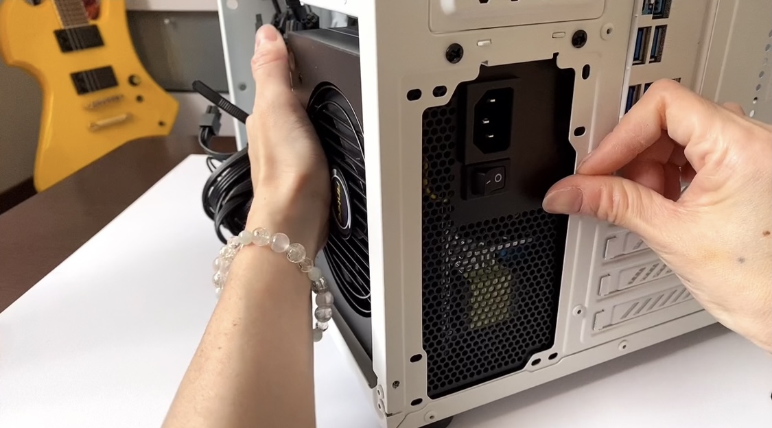 🔰アラフィフおばさん自作PCに挑戦！！PCケースに電源ユニットと