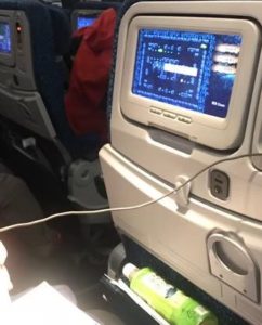 機内
