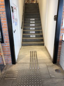 2階への階段