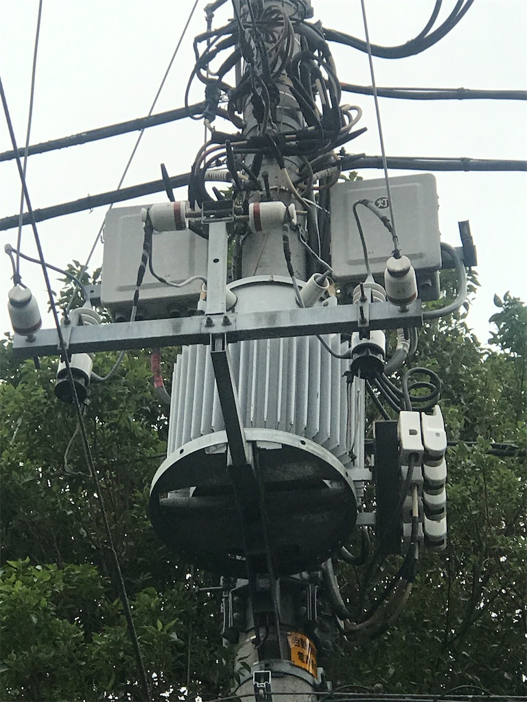 紹介 新宿で見かけた電柱の上にある柱上トランスのいろいろ紹介するよ Chinasukiのブログ