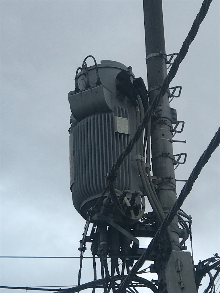 紹介 新宿で見かけた電柱の上にある柱上トランスのいろいろ紹介するよ Chinasukiのブログ