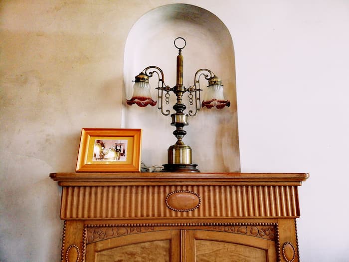 洋燈の華、旧津島家新座敷「太宰治疎開の家」- 不可視の渡り廊下を歩い