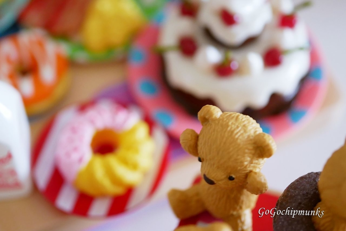 テディがお手伝い【Teddy helps in the Kitchen】 - ハグルの