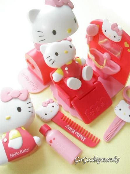 ハローキティのインテリア☆ミニチュア家具とレトロなおもちゃ
