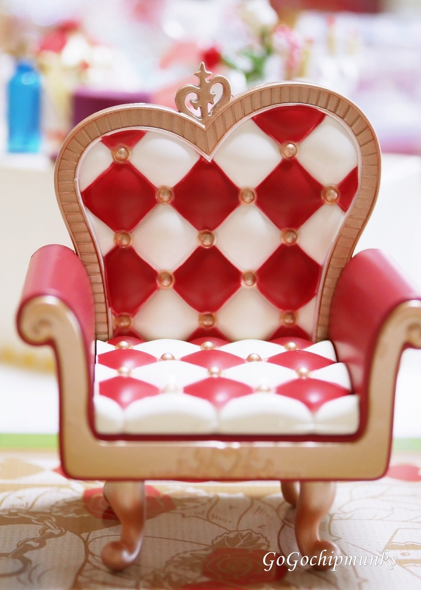 ふしぎな国のティーパーティー Wonderland Tea Party 椅子が