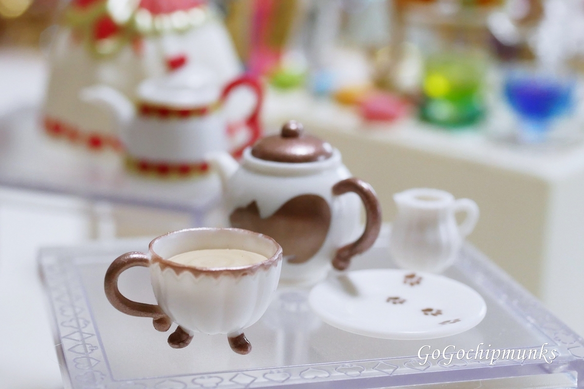 ふしぎな国のティーパーティー Wonderland Tea Party 椅子が