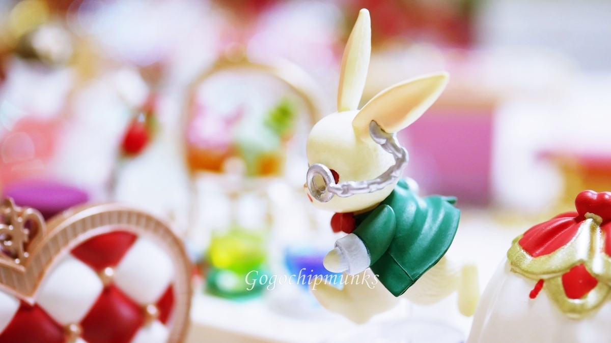 ふしぎな国のティーパーティー Wonderland Tea Party 椅子がすてき
